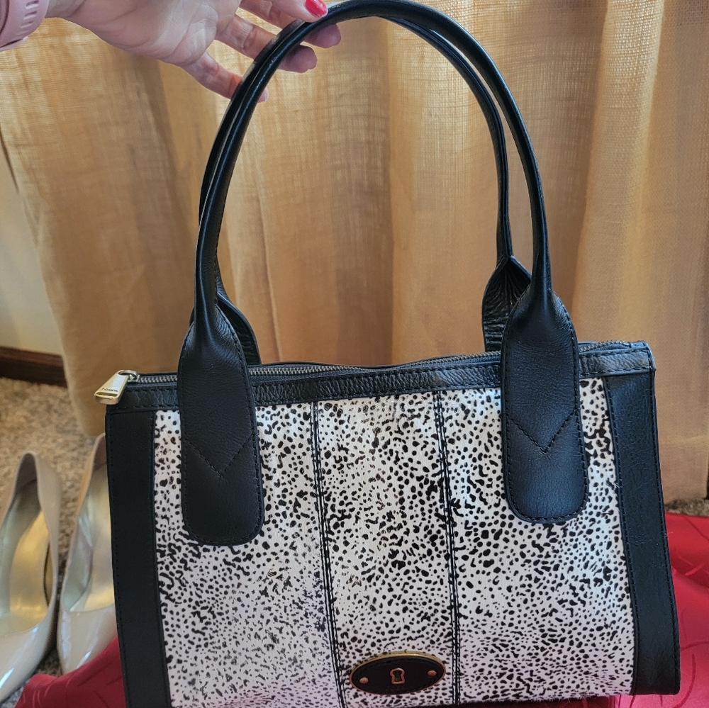 Fossil Black and White Cowhide Look Tote Keyhole Zip Close Bag - Picture 5 of 16